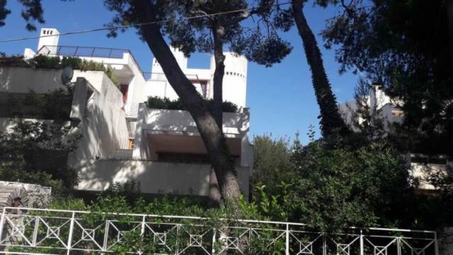 (For Sale) Residential Maisonette || Athens North/Nea Erithraia - 290 Sq.m, 4 Bedrooms, 700.000€ 